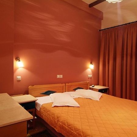 Hotel Varonos デルポイ エクステリア 写真