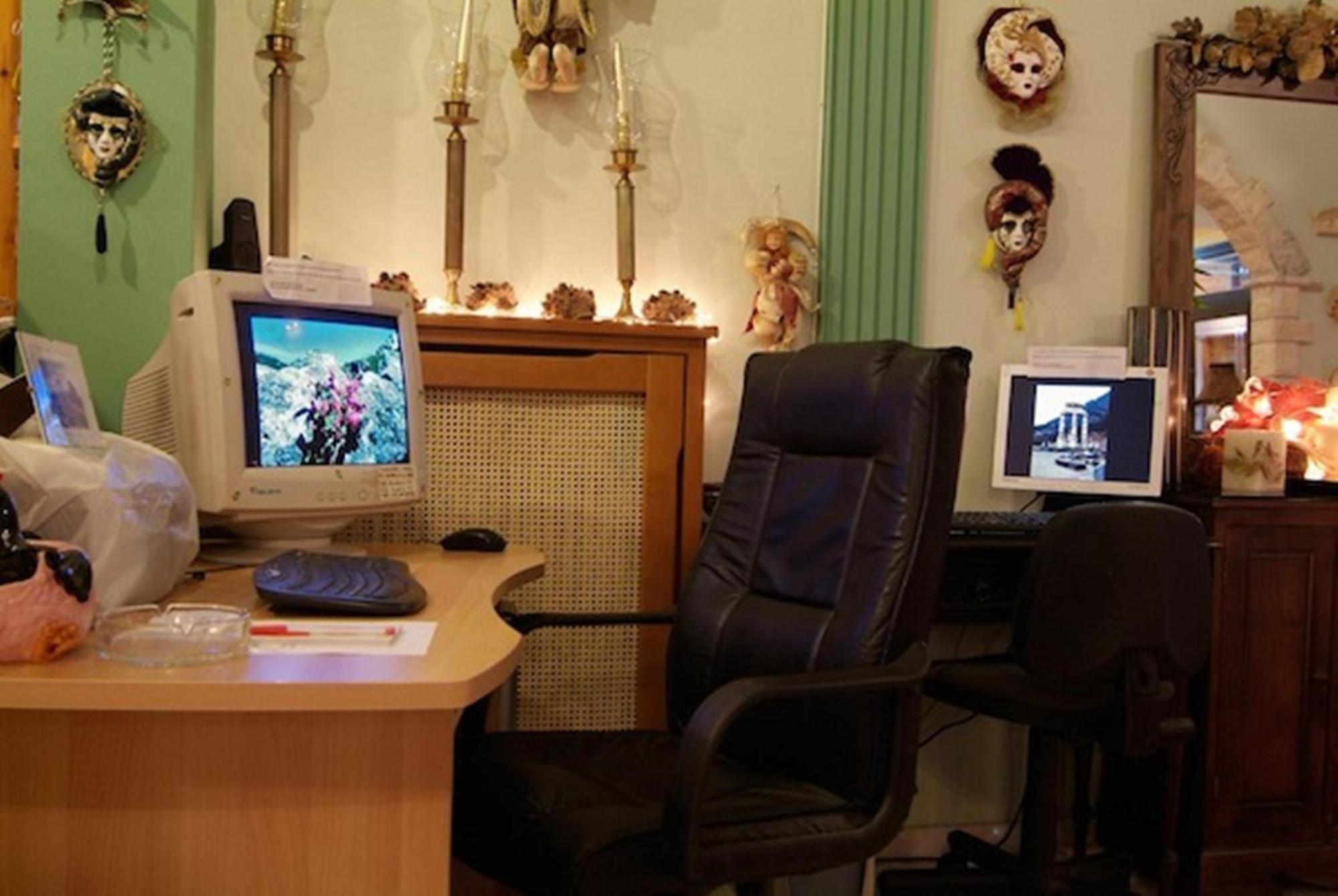 Hotel Varonos デルポイ エクステリア 写真