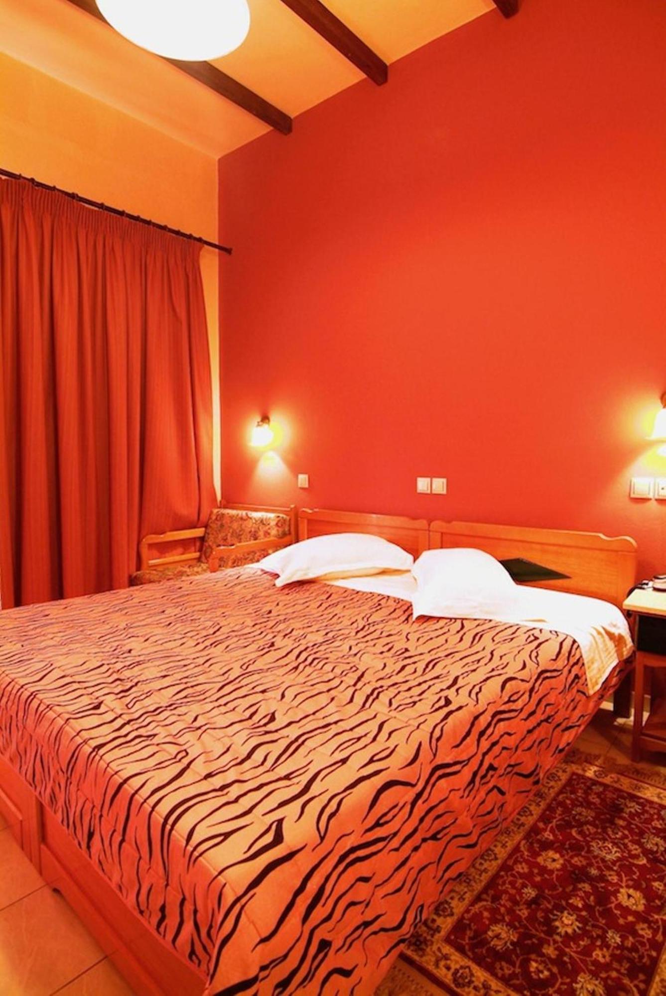 Hotel Varonos デルポイ エクステリア 写真