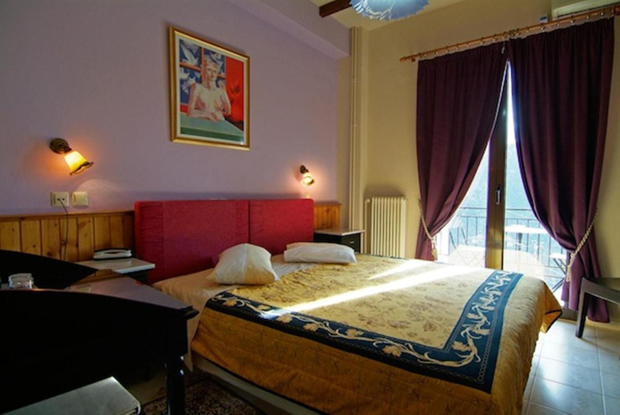 Hotel Varonos デルポイ エクステリア 写真