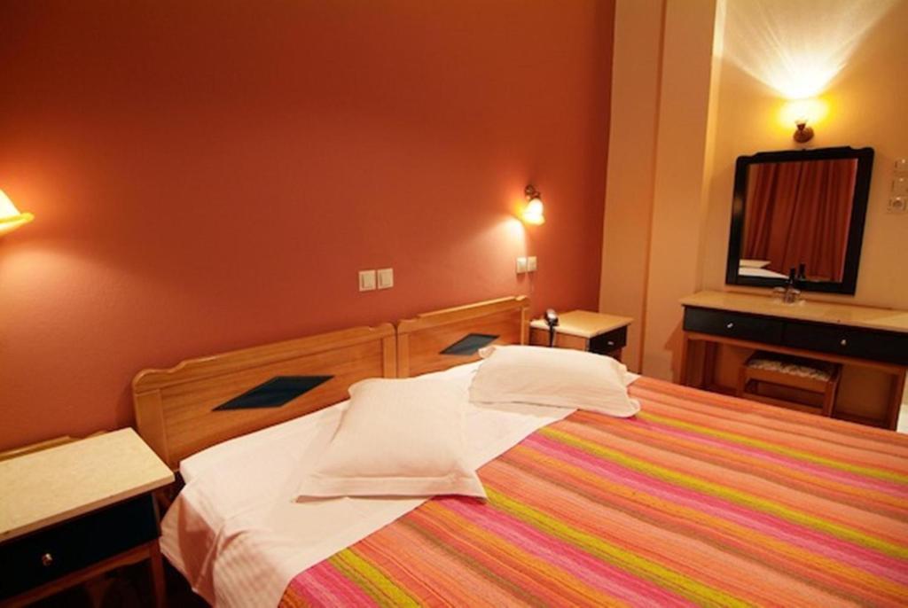 Hotel Varonos デルポイ エクステリア 写真